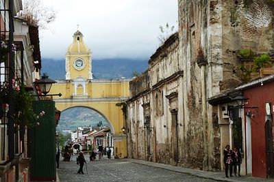 Dan les rues d'Antigua - Guatemala