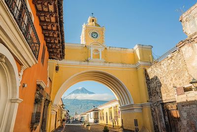 Vue d’Antigua et du volcan Agua  - Guatemala