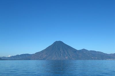 © Romain Cuvelier - Le volcan Pacaya et le lac Atitlan - Guatemala Le volcan Pacaya et le lac Atitlan - Guatemala
