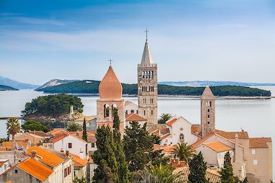 © Zoran Jelaca / Croatian National Tourist Board - Ville médiévale de Rab - Croatie Ville médiévale de Rab - Croatie