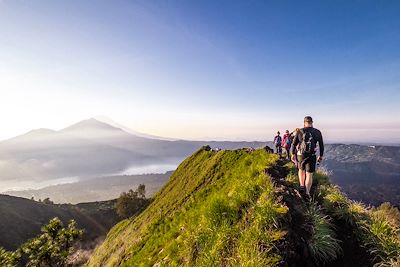 Volcan Batur avec vue sur le volcan Agung - Indonésie