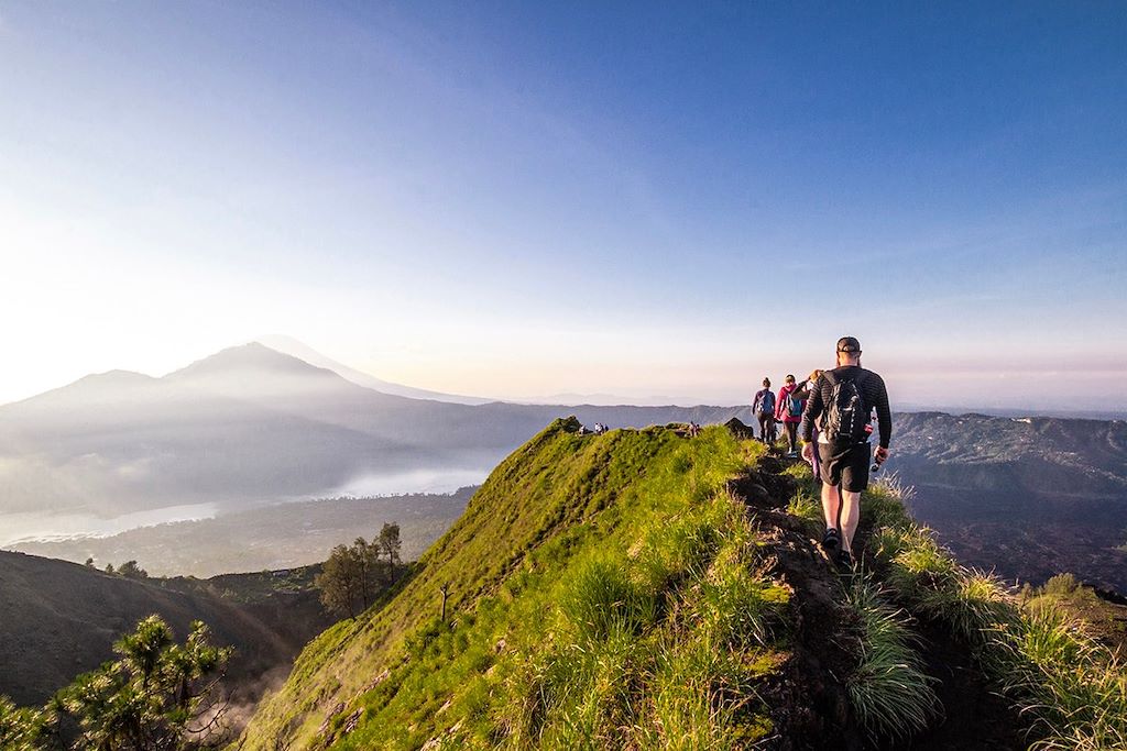 Volcan Batur avec vue sur le volcan Agung - Indonésie