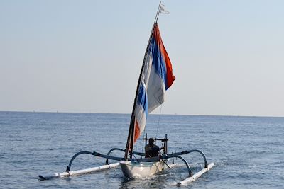 © Dora - Bâteau de pêche - Amed - Bali - Indonésie Bâteau de pêche - Amed - Bali - Indonésie