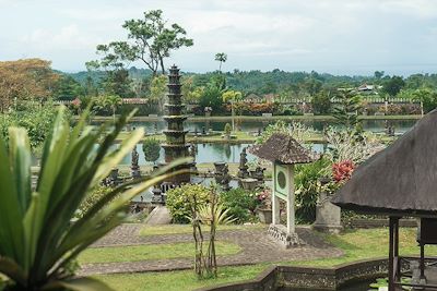 © Ni23 / Adobe Stock - Palais aquatique de Tirta Gangga - Bali - Indonésie Palais aquatique de Tirta Gangga - Bali - Indonésie