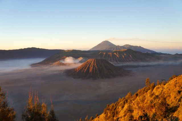 Lever de soleil sur le volcan Bromo - Java - Indonésie
