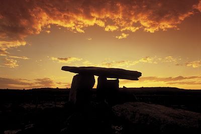 © Abbey Tours - Dolmen - Burren - Irlande Dolmen - Burren - Irlande