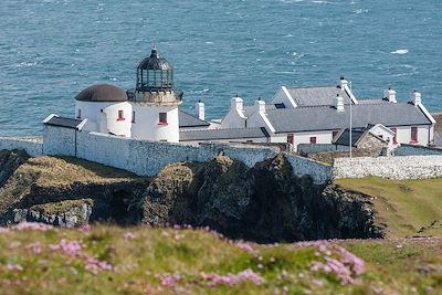 © GERAULT Gregory / hemis.fr - Le phare de Clare island - Comté de Mayo - Irlande Le phare de Clare island - Comté de Mayo - Irlande