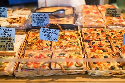 © Radius Images / Photononstop - Focaccia - Cinque Terre - La Spezia - Italie Focaccia - Cinque Terre - La Spezia - Italie