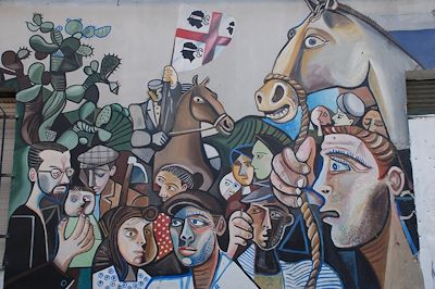 © Paolo Mulas - Peinture murale à Orgosolo - Nuoro - Sardaigne - Italie Peinture murale à Orgosolo - Nuoro - Sardaigne - Italie
