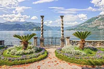 © Travel Faery / iStock - Jardin de Varenna - Lac de Côme - Italie Jardin de Varenna - Lac de Côme - Italie