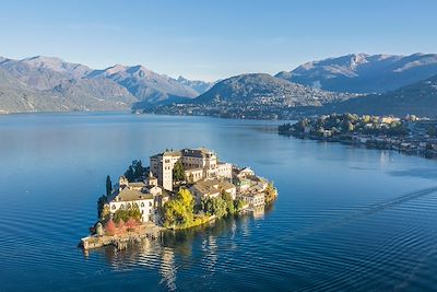 © acavalli / iStock - Lac d'Orta - Italie Lac d'Orta - Italie