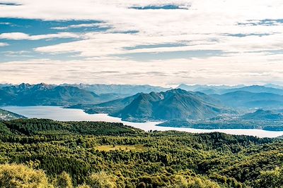 © Markus Schoeffler / Alamy / Hemis - Vue panoramique sur le lac Majeur depuis le mont Mottarone - Italie Vue panoramique sur le lac Majeur depuis le mont Mottarone - Italie