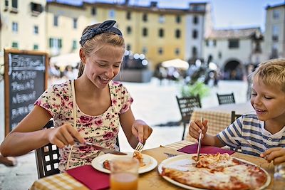 © Imgorthand / iStock - Restaurant en famille - Italie Restaurant en famille - Italie