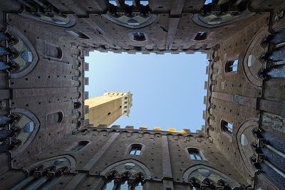 © Christophe Migeon - Dans le Palazzo Pubblico, aperçu de la Torre del Mangia - Sienne - Toscane - Italie Dans le Palazzo Pubblico, aperçu de la Torre del Mangia - Sienne - Toscane - Italie