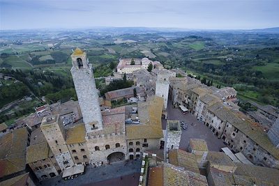 © Christophe Migeon - Panorama sur le Valdelsa depuis la Torre Grossa de San Gimignano - Toscane - Italie Panorama sur le Valdelsa depuis la Torre Grossa de San Gimignano - Toscane - Italie