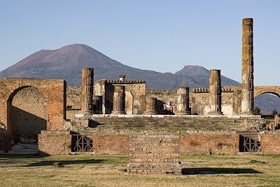 © franco lucato / Adobe Stock - Pompéi et Vésuve - Campanie - Italie Pompéi et Vésuve - Campanie - Italie