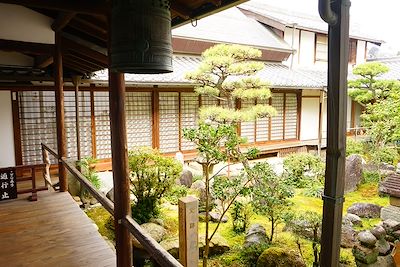 © Eric Akashi / Adobe Stock - Jardin- Temple Asuka-dera - Asuka - Préfecture de Nara - Japon Jardin- Temple Asuka-dera - Asuka - Préfecture de Nara - Japon