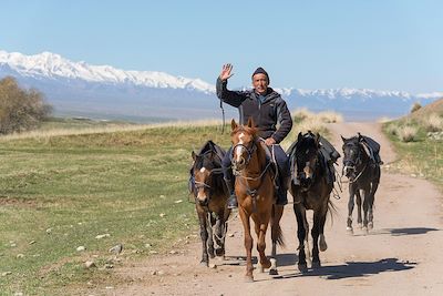 Cavalier du village de Kyzart - région du lac Song Kul - Kirghizistan