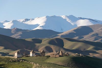 Cimetière au village de Kyzart - région du lac Song Kul - Kirghizistan