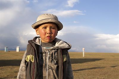 Enfant près du lac Song Kul - Kirghizie