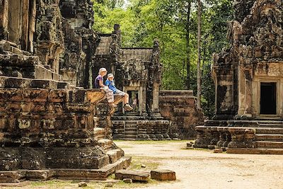 Enfants dans les temples d'Angkor - Cambodge