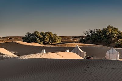 Bivouac au creux des dunes - Maroc 