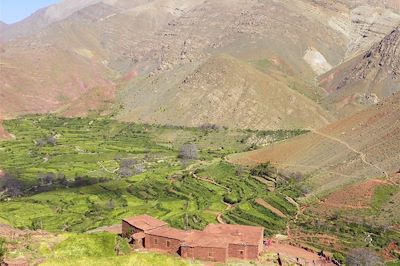 © Romain Cuvelier - Vue depuis le col pour atteindre l’Assif n’Tichki (2600m) Maroc Vue depuis le col pour atteindre l’Assif n’Tichki (2600m) Maroc
