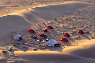 © Florent Leclerc - Campement dans la vallée du Drâa - Maroc Campement dans la vallée du Drâa - Maroc