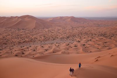 © Camille Robert - Marche dans les dunes de Bouird - Maroc Marche dans les dunes de Bouird - Maroc