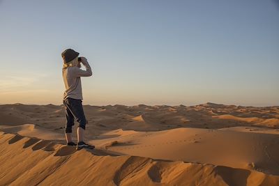 © Paul Biris / Getty - Enfant dans le désert marocain Enfant dans le désert marocain