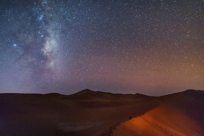 © Brice Portolano - Nuit étoilée - Erg Chegaga - Sahara - Maroc Nuit étoilée - Erg Chegaga - Sahara - Maroc