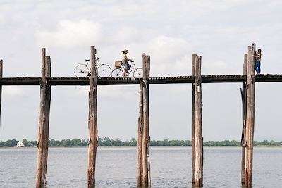 © Elena Roman Durante/Axiom / Design Pics / Photononstop - Pont d'U Bein, Amarapura - Birmanie Pont d'U Bein, Amarapura - Birmanie