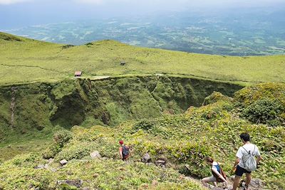 © GUIZIOU Franck / hemis.fr - Randonnée sur la montagne Pelée - Martinique Randonnée sur la montagne Pelée - Martinique
