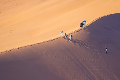 Randonnée dans les dunes de Namibie
