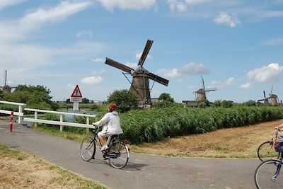 Randonnée à vélo près des moulins de Kinderdijk - Pays-Bas