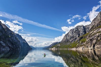 Kayak dans les fjords en Norvège 