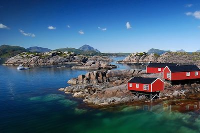 © Ben Burger / Adobe Stock - Village de pêcheurs - Lofoten - Norvège Village de pêcheurs - Lofoten - Norvège