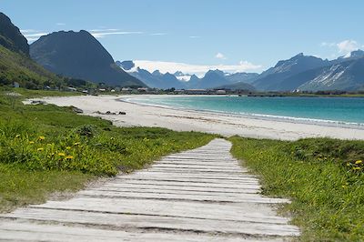 © Matias Sieppi / Alamy / Hemis - Plage de Ramberg - Lofoten - Norvège Plage de Ramberg - Lofoten - Norvège