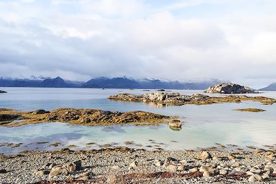 © Edwige Carron - Plage vers Henningsvaer - Lofoten - Norvège Plage vers Henningsvaer - Lofoten - Norvège