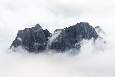 © Thomas Julienne - Mer de nuage sur l’île de Senja, Lofoten - Norvège Mer de nuage sur l’île de Senja, Lofoten - Norvège