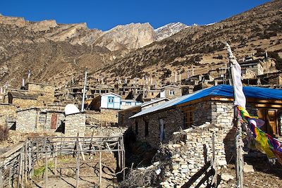 © Franc¸ois Duret - Tour du massif des Annapurnas - Népal Tour du massif des Annapurnas - Népal