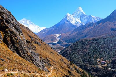 © Rémi Lasseigne - Vue sur l'Ama Dablam et l'Everest - Vallée du Khumbu - Népal Vue sur l'Ama Dablam et l'Everest - Vallée du Khumbu - Népal