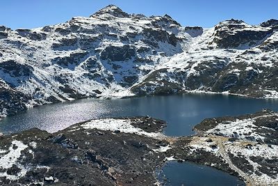 Lac du Khalo Pokhari 2 entre le Keke La et le Shipton La - Népal