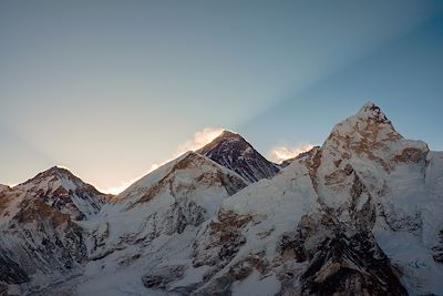 Lever du soleil sur le mont Everest