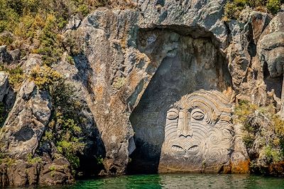 Sculpture rupestre traditionnelle - Lac Taupo -  Nouvelle-Zélande