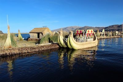 © Thomas Callens - Îles Uros - Lac Titicaca - Puno - Pérou Îles Uros - Lac Titicaca - Puno - Pérou
