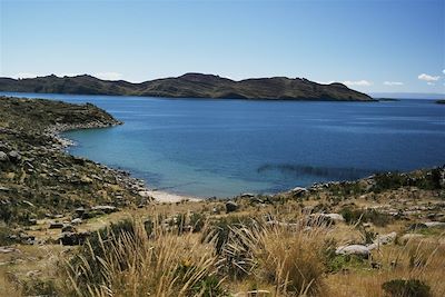 La plage de Teq Es sur la Péninsule de Capachica - Lac Titicaca - Pérou