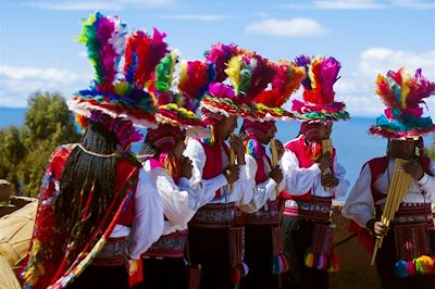 © Heinz Plenge Pardo/OT Promperu - Fête des moissons sur l'île de Taquile sur le lac Titicaca - Puno - Pérou Fête des moissons sur l'île de Taquile sur le lac Titicaca - Puno - Pérou
