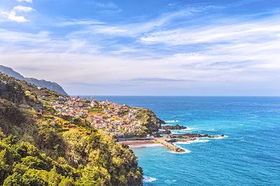 © Juergen Sack / iStock - Vue sur le village de Seixal - Madère - Portugal Vue sur le village de Seixal - Madère - Portugal