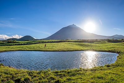© GUIZIOU Franck / hemis.fr - Le volcan Pico - Ile de Pico - Açores - Portugal Le volcan Pico - Ile de Pico - Açores - Portugal